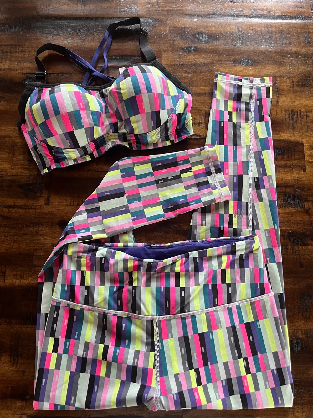 VSX Sport-Colorful Striped Women’s Sports Bra & Leggings Set - Neon Multi